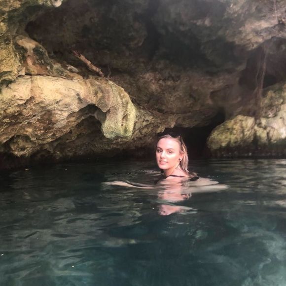 Meet your Posher, Ashley - Picture 1 of 1